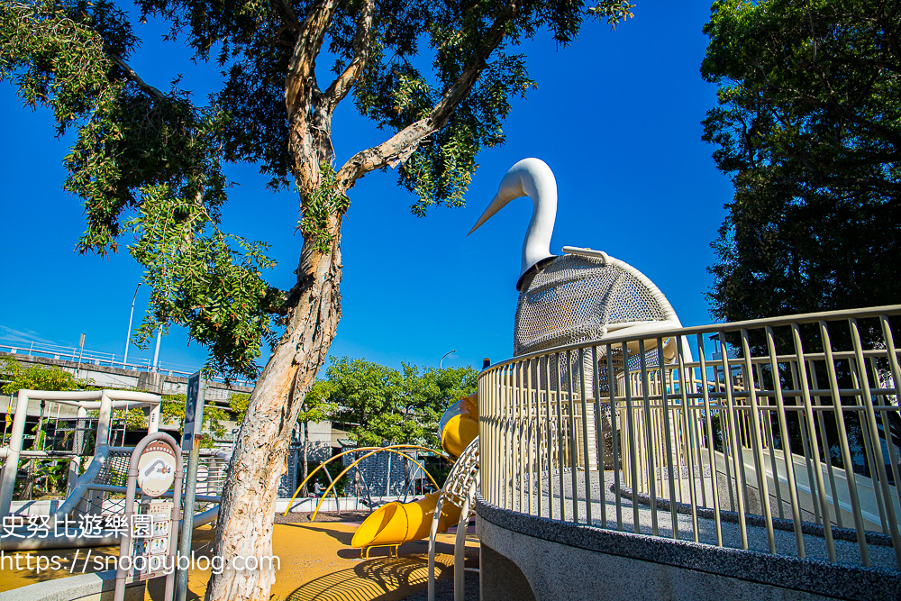 【台北親子景點】蘆洲三民公園|白鷺絲遊戲場~超吸睛白鷺鷥造型溜滑梯、旋轉木馬、擺盪大索、雙翼爬網,近捷運蘆洲站 @史努比遊樂園