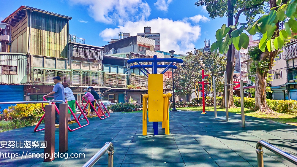 【台北親子景點】三重大永德公園-魔術方塊特色遊戲場~巨型魔術方塊主題遊具造型吸睛,鳥巢鞦韆、搖搖馬、攀岩牆 @史努比遊樂園