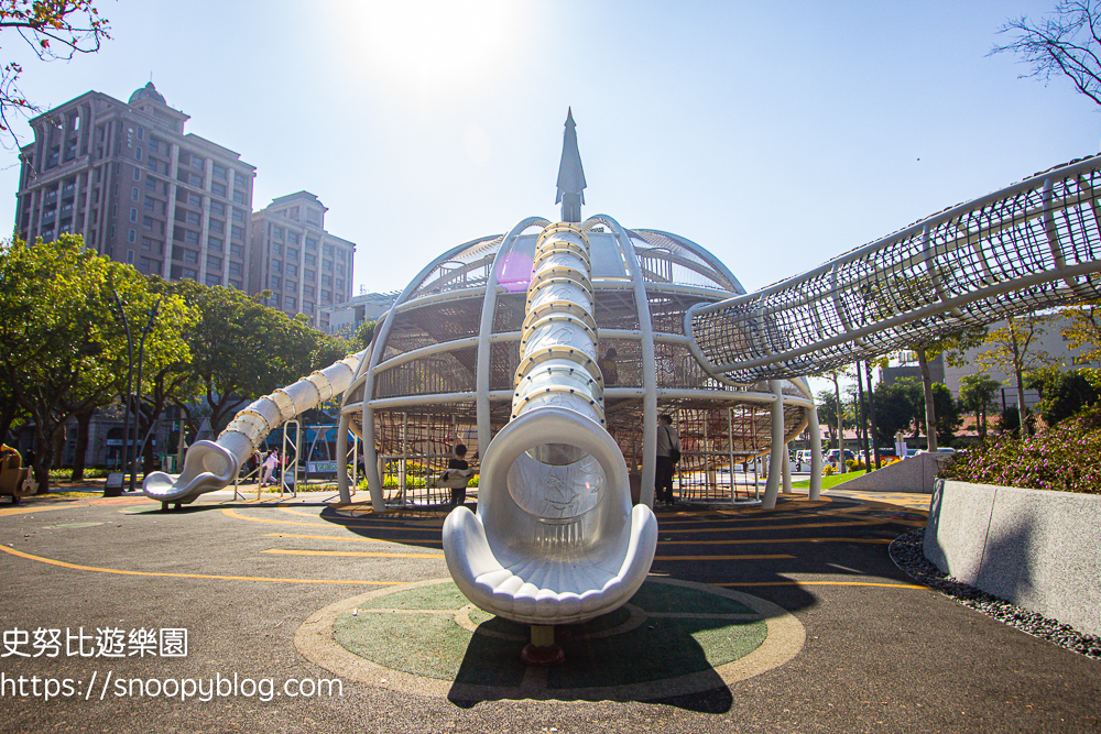 【桃園親子景點】龍潭運動公園特色遊戲場~軍事設計主題遊戲場+清涼戲水區,水陸都好玩的桃園特色公園 @史努比遊樂園
