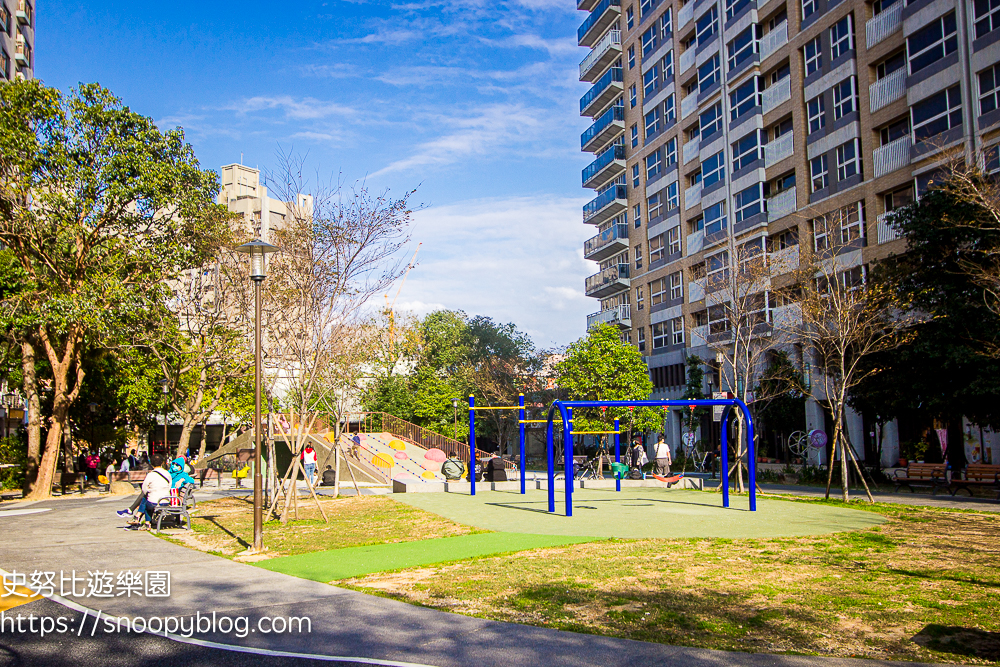 【新竹親子景點】新竹和平公園特色遊戲場~寬面磨石子滑梯、鳥巢鞦韆、還有超酷的防空洞沙坑 @史努比遊樂園