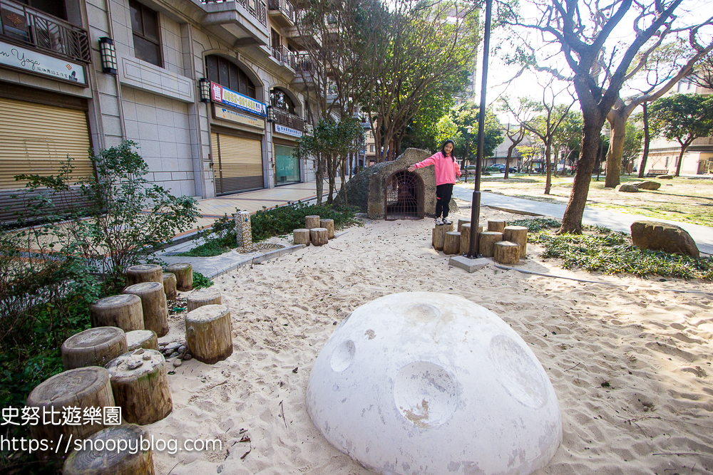 【新竹親子景點】新竹和平公園特色遊戲場~寬面磨石子滑梯、鳥巢鞦韆、還有超酷的防空洞沙坑 @史努比遊樂園