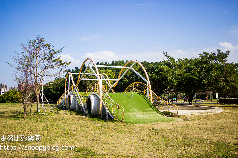 【新竹親子景點】新竹樹林頭公園特色遊戲場~風兒滾滾來攀爬溜滑梯、竹編迷宮、大草地放風小孩 @史努比遊樂園