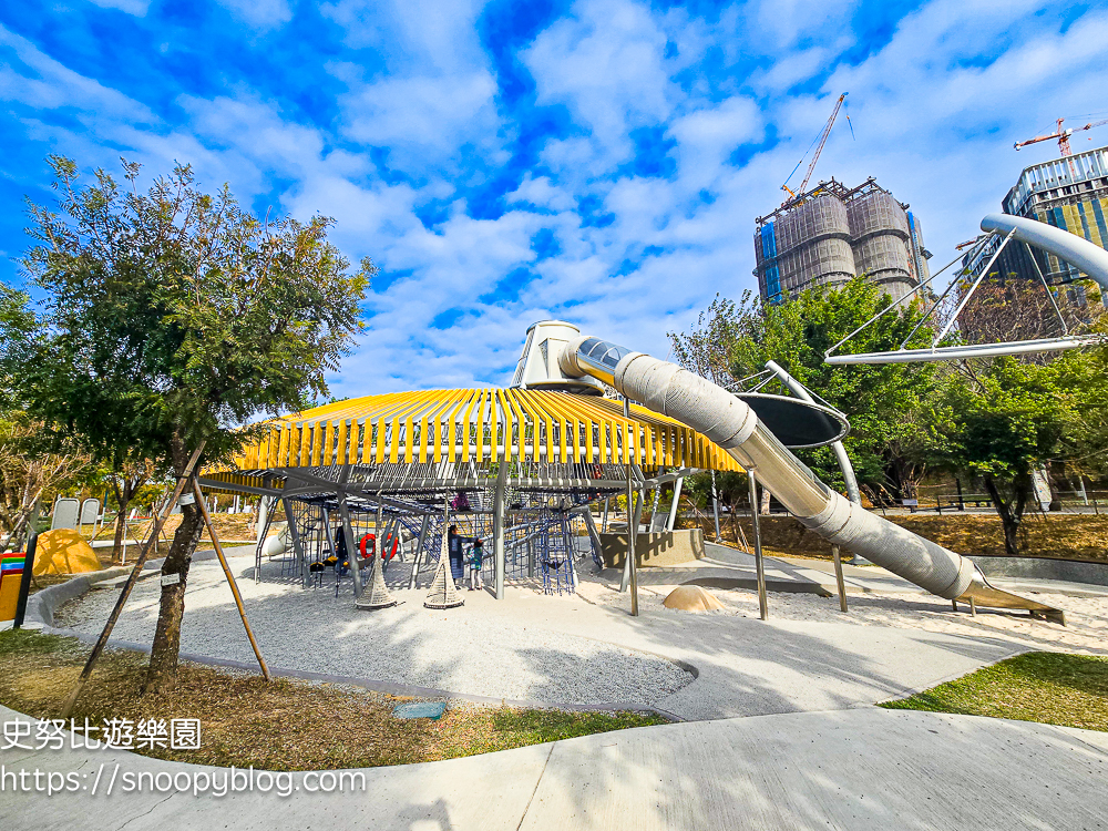 【台中親子景點】台中中央公園飛行美樂地|UFO攀爬滑梯組、全台最長滑索、360 度離心盪鞦韆,好玩到像遊樂園 @史努比遊樂園
