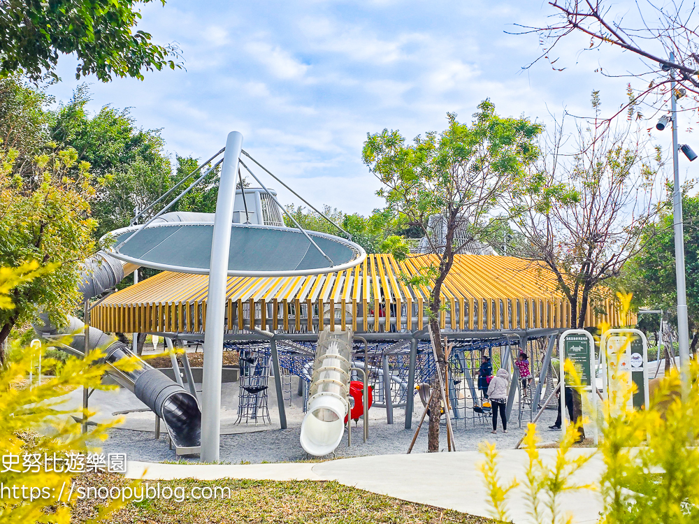 【台中親子景點】台中中央公園飛行美樂地|UFO攀爬滑梯組、全台最長滑索、360 度離心盪鞦韆,好玩到像遊樂園 @史努比遊樂園