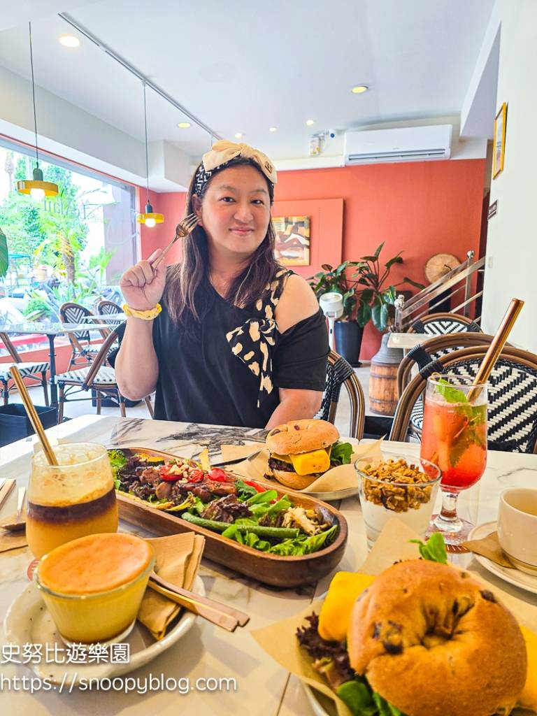 【台北市信義區】Le Mani 琢手咖啡信義店|信義區早午餐推薦~厚蛋貝果超有記憶點,吃完還能散步到富邦美術館 @史努比遊樂園 @史努比遊樂園