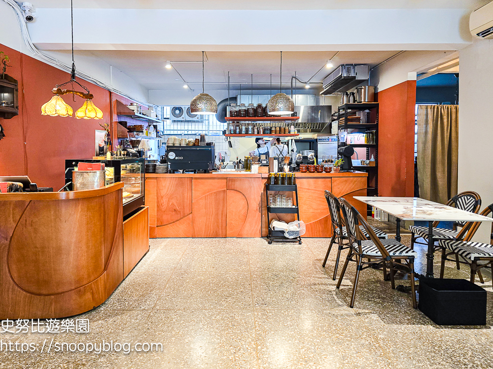 【台北市信義區】Le Mani 琢手咖啡信義店|信義區早午餐推薦~厚蛋貝果超有記憶點,吃完還能散步到富邦美術館 @史努比遊樂園 @史努比遊樂園