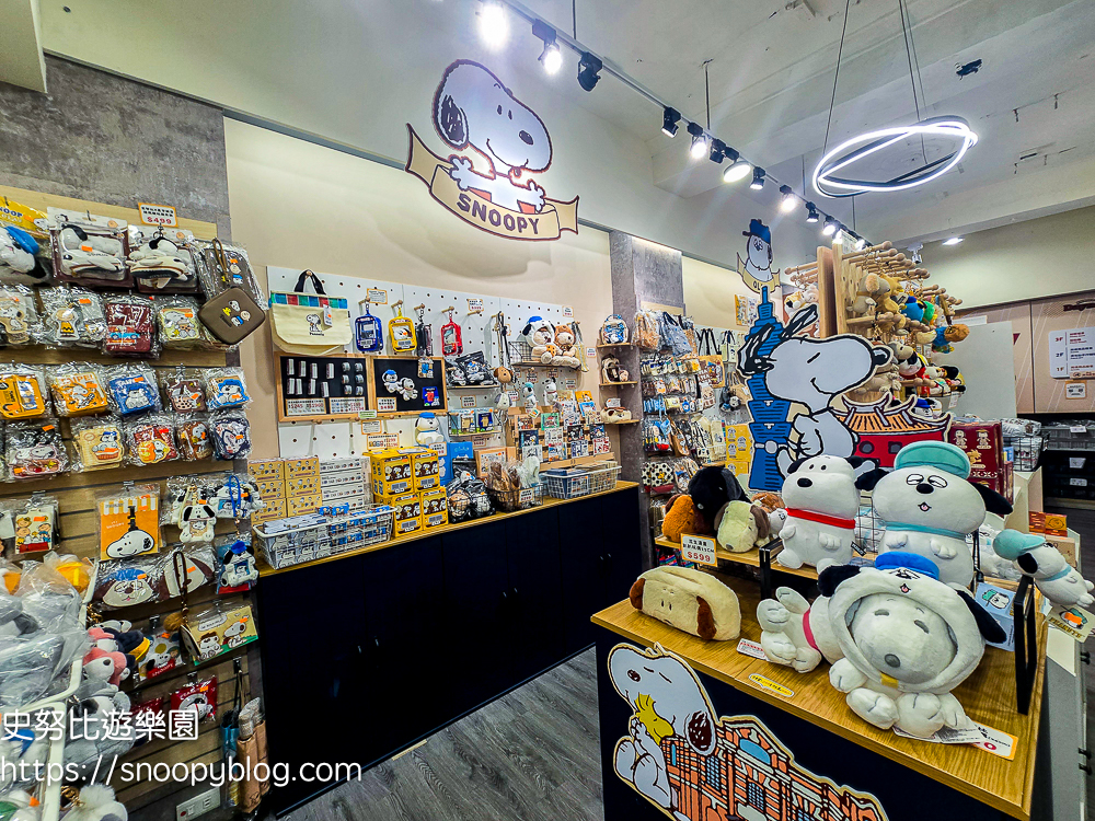 Snoopy Daynest|西門町史努比專賣店!三層樓周邊商品、燙布貼DIY、拍貼機一次玩 @史努比遊樂園 @史努比遊樂園
